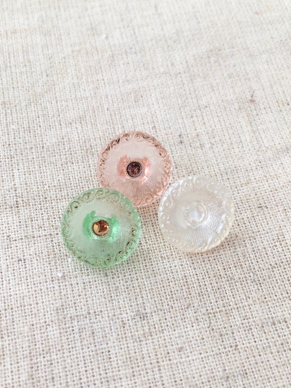小さな繊細なガラスボタンの３つセット（カラー3） 2枚目の画像