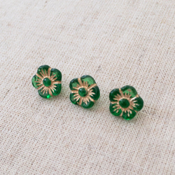 ＜２個セット＞小さな小さな花のヴィンテージガラスボタン（green 9mm) 3枚目の画像