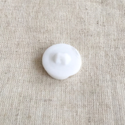 ホワイト薔薇モチーフのヴィンテージガラスボタン(19mm) 3枚目の画像