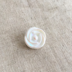 ホワイト薔薇モチーフのヴィンテージガラスボタン(19mm) 4枚目の画像