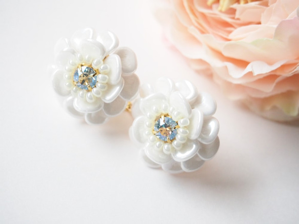 white flower pierce/earring(moon light) 1枚目の画像