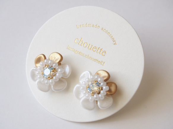 white flower pierce/earring petit (gold) 第1張的照片