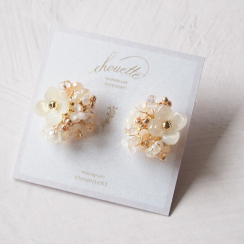 emma white flower ピアス flowerピアス/イヤリング(white) ピアス（スタッド・一粒