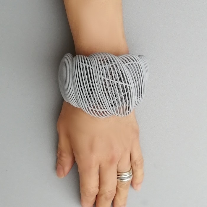 シーラス　バングル　グレー