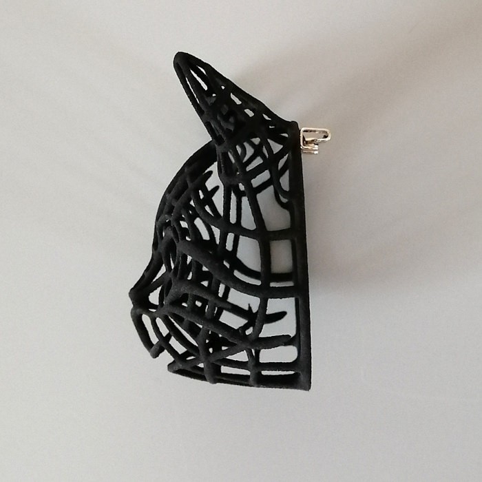 ネコ　ブローチ　黒