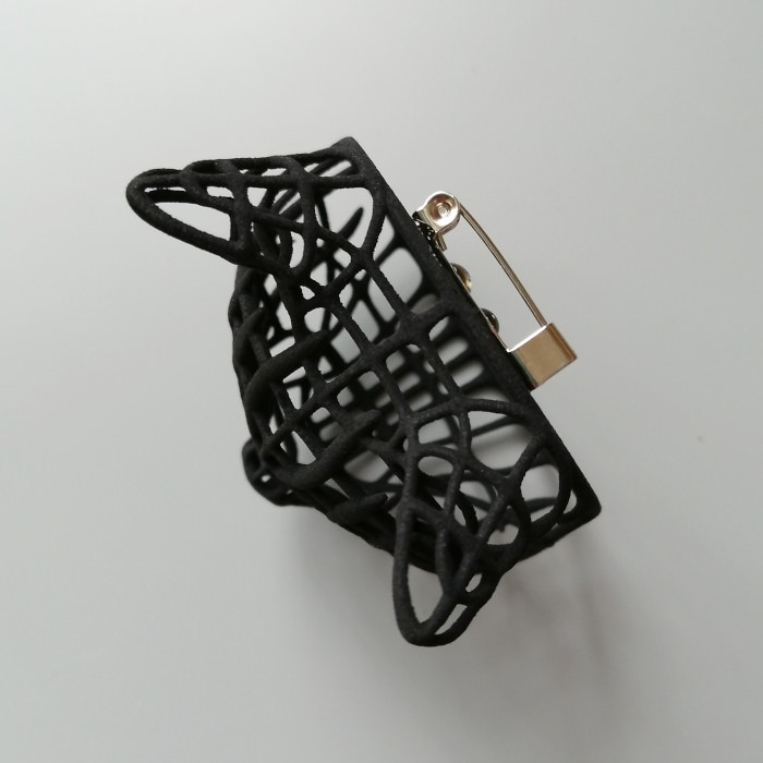 ネコ　ブローチ　黒