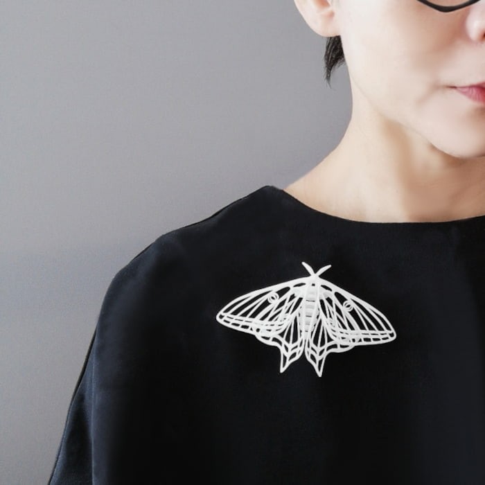 イズベル　ブローチ　白