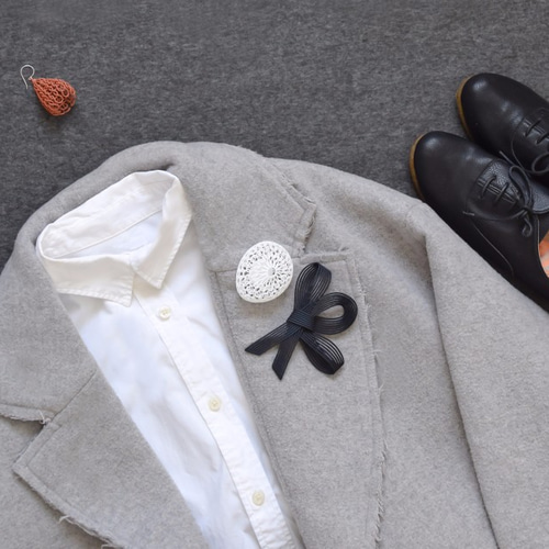 ルネ 黒 ブローチ ブローチ monocircus 通販 2835413｜Creema(クリーマ)