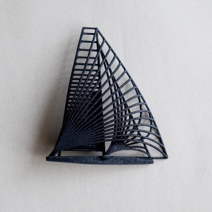 ヨット　ブローチ　黒