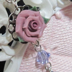 アンティークな紫薔薇とクラウンのイヤリング 3枚目の画像