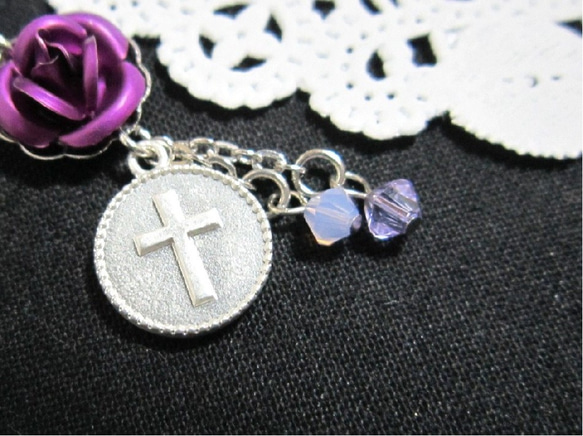 紫薔薇と十字架のイヤーカフ 4枚目の画像