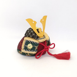 木目込人形　豆かぶと　赤×金×緑　五月人形兜飾り 4枚目の画像