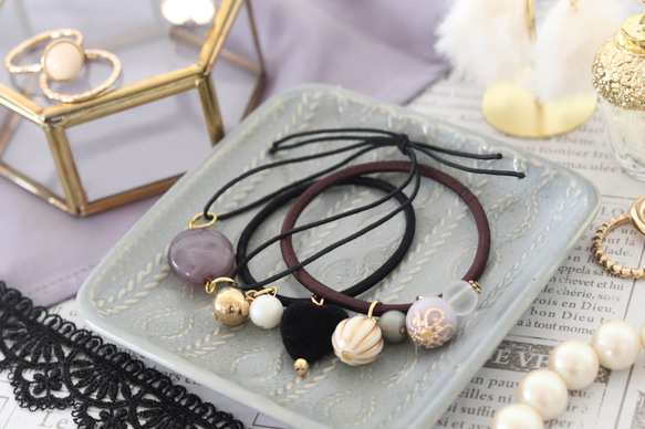 ヘアアクセサリー ヘアゴム ビーズ 編み ビジュー パール 大人っぽい ヘアアレンジ きれい 上品 エレガント ヘア ゴム ヘア008 1.0mm ゴムビーズコードビーズスレッド ジュエリー作成用 - ホワイト&amp;ブラック 18-20メートル