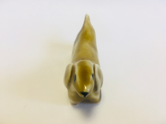 ダックスフントの置物 黄瀬戸釉 陶器 2枚目の画像