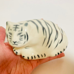 干支の虎　ホワイトタイガーの置物 陶器　11センチ 3枚目の画像