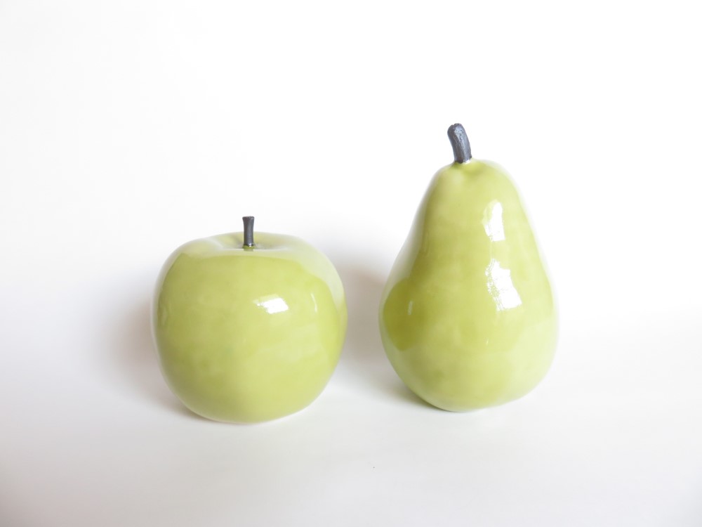 オリーブ色のグリーンアップルと洋なしのセット