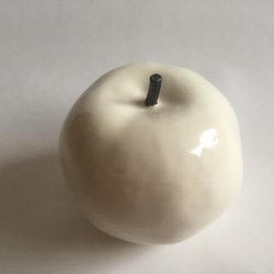 白いりんご　陶器の置物 3枚目の画像