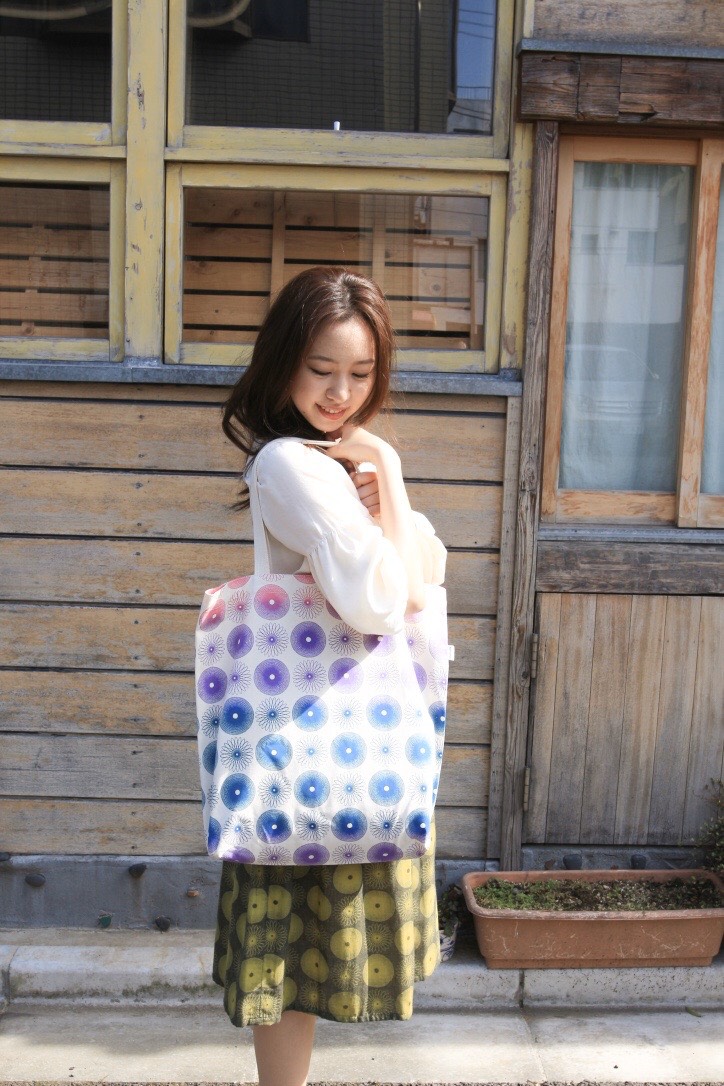 トートバッグ　Lサイズ  グルグル　ビビッド