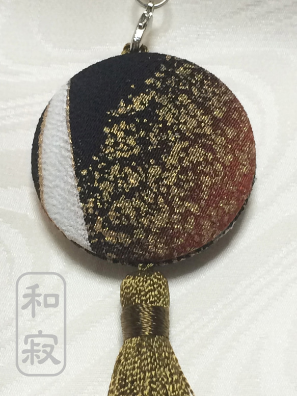 ふわりと揺れるふさが可愛い、着物とふさのストラップ　黄茶01 3枚目の画像