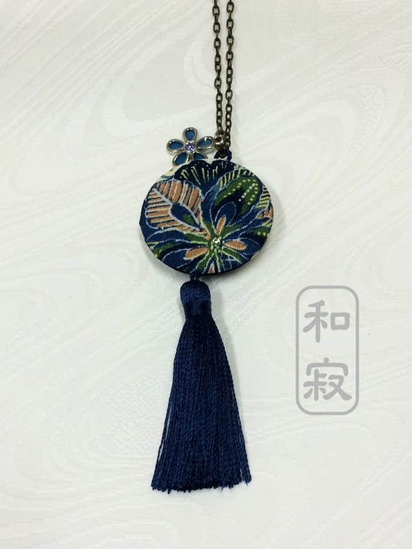 ふわりと揺れるふさが可愛い、着物とふさのネックレス　藍01 2枚目の画像
