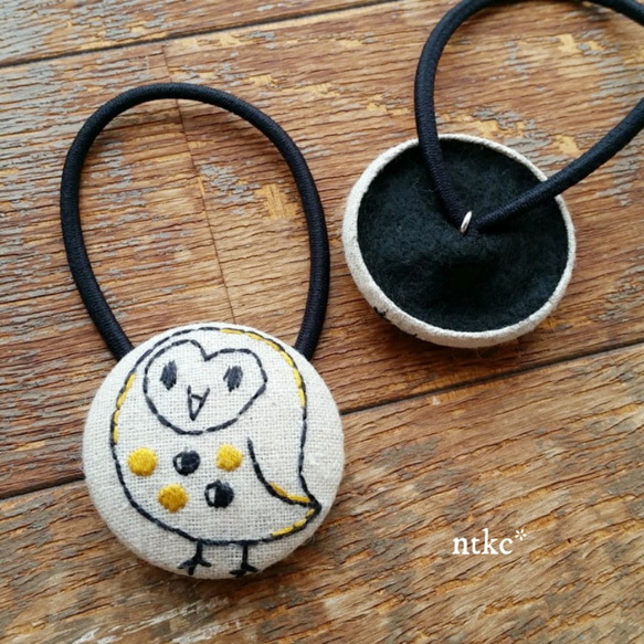 【手刺繍 ヘアゴム ＊橙黄色メンフクロウ＊デザイン③】ふくろう 梟 刺繍 一点物 ヘアアクセサリー 髪ゴム まとめ髪 2枚目の画像