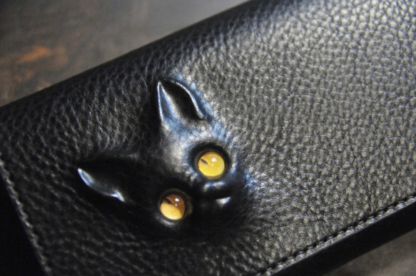 黒猫の長財布（表革：VACCHETTA800、仮セット猫目：琥珀色eyes）約223ｇ 猫目選べます♪ 2枚目の画像