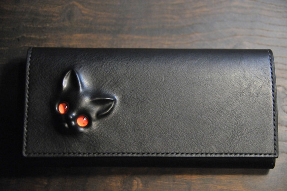 黒猫の長財布（表革：VACCHETTA800、仮セット猫目：緋色eyes）約232g
