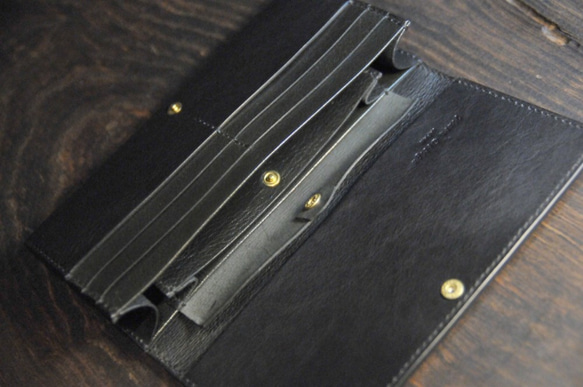 黒猫の長財布（表革：VACCHETTA800、仮セット猫目：ラグドール・ブルーeyes）約257ｇ 猫目選べます♪ 5枚目の画像