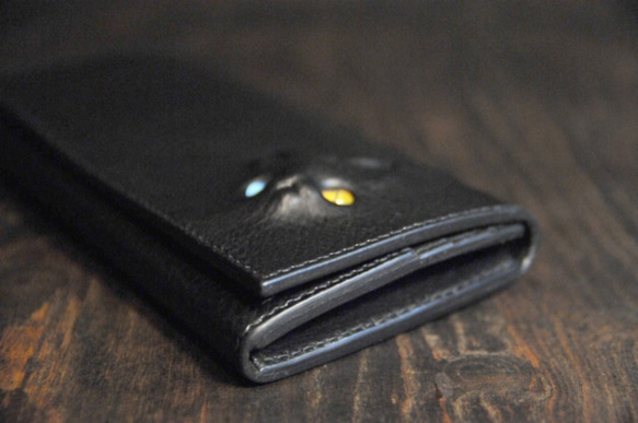 黒猫の長財布（表革：VACCHETTA800、仮セット猫目：オッドeyes）約258ｇ 猫目選べます♪ 6枚目の画像