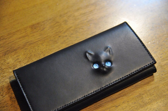 黒猫の長財布　（内装：ダークグレー）　猫目選べます♪ 1枚目の画像