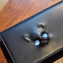 黒猫の長財布　（内装：明るい赤/黒）　約310ｇ　猫目選べます♪ 1枚目の画像