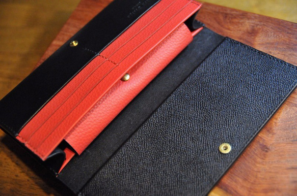 黒猫の長財布　（内装：明るい赤/黒）　約310ｇ　猫目選べます♪ 5枚目の画像
