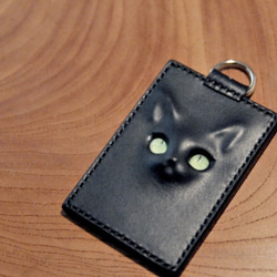 濃紺　レリーフ猫のパスケース　大人ネコface 1枚目の画像
