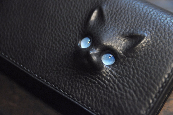 黒猫の長財布  （表革：conceria800社、内装：ダークグレー／ブラック）約244ｇ  猫目選べます♪ 1枚目の画像