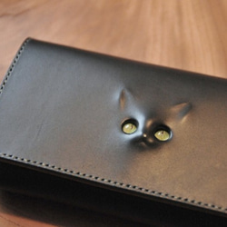 黒  レリーフ猫の長財布 1枚目の画像