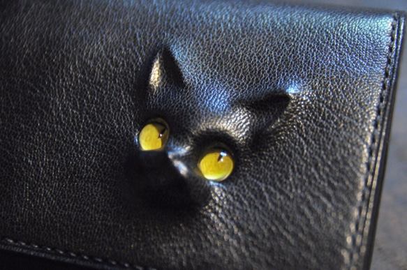 黒猫の長財布  （革：ALRAN社、内装：ダークグレー／ブラック）約234ｇ  猫目選べます♪ 1枚目の画像