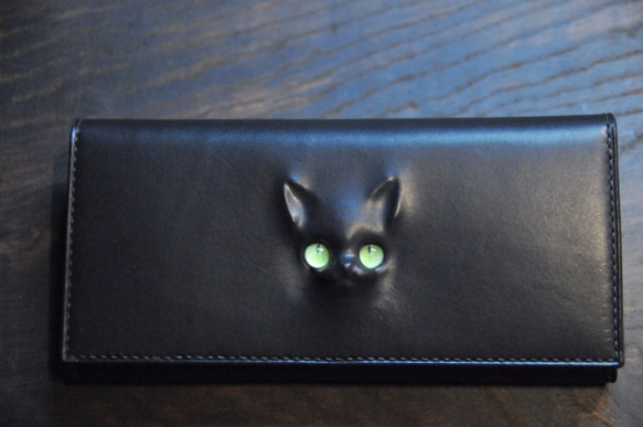 黒猫の長財布 （表革：TEMPESTI社、内装：ダークグレー／ブラック）約262ｇ  猫目選べます♪ 3枚目の画像