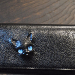黒猫の長財布  （革：ALRAN社、内装：ダークグレー／ブラック）約225ｇ  猫目選べます♪ 2枚目の画像