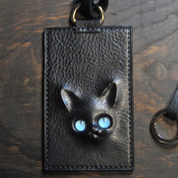 黒猫のパスケースB（表革：VACCHETTA800、キーリング・ロングストラップ付）約60ｇ  猫目選べます♪ 2枚目の画像