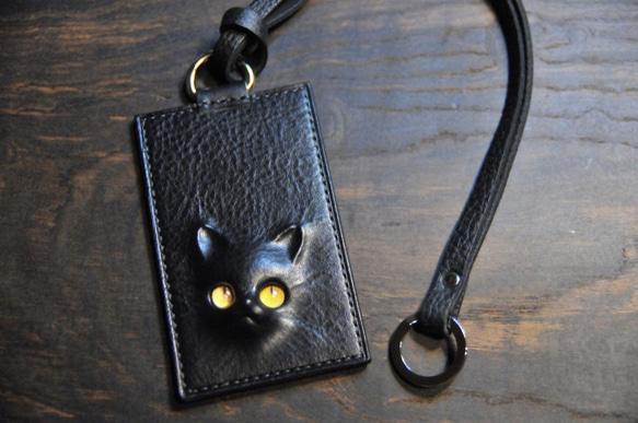 黒猫のパスケースB（表革：VACCHETTA800、キーリング・ロングストラップ付）約61ｇ  猫目選べます♪ 2枚目の画像