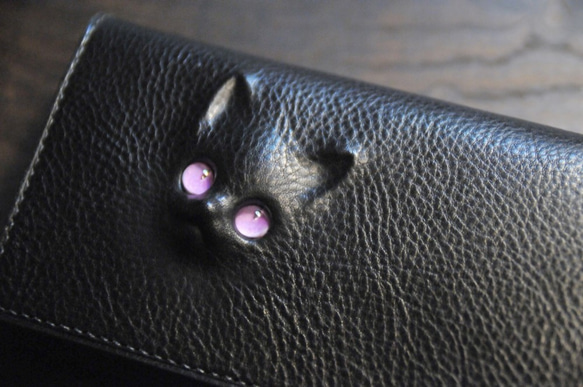 黒猫の長財布B（表革：VACCHETTA800、内装：ブラック） 約234ｇ  猫目選べます♪ 2枚目の画像