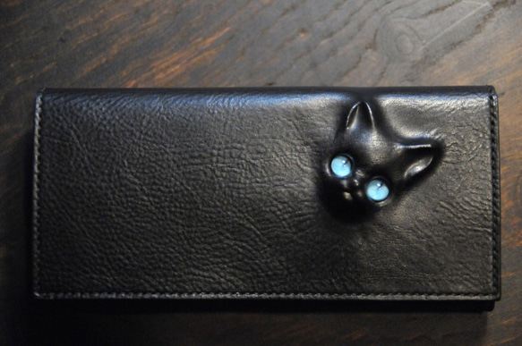 黒猫の長財布（表革：VACCHETTA800、仮セット猫目：アクアマリン） 約213ｇ  猫目選べます♪ 1枚目の画像