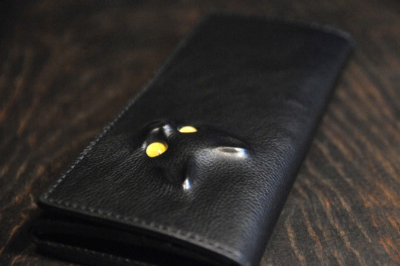黒猫の長財布（表革：VACCHETTA800、仮セット猫目：琥珀色） 約221ｇ  猫目選べます♪ 3枚目の画像