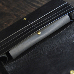 黒猫の長財布（表革：VACCHETTA800、仮セット猫目：琥珀色） 約221ｇ  猫目選べます♪ 5枚目の画像