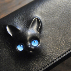 猫目ガラス変更！黒猫の長財布（表革：VACCHETTA800、仮セット猫目：ラグドール・ブルーeyes） 猫目選べます♪ 2枚目の画像