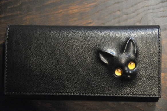 黒猫の長財布（表革：VACCHETTA800、仮セット猫目：琥珀色eyes）約221ｇ 猫目選べます♪ 1枚目の画像