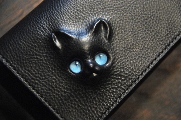 黒猫の長財布（表革：VACCHETTA800、仮セット猫目：アクアマリンeyes）約212ｇ 猫目選べます♪ 2枚目の画像