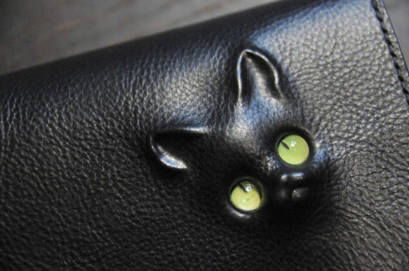 黒猫の長財布（表革：VACCHETTA800、仮セット猫目：ピスタチオ・グリーンeyes）約211ｇ 猫目選べます♪ 2枚目の画像