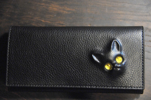 黒猫の長財布（表革：VACCHETTA800、仮セット猫目：イエローeyes）約250ｇ 猫目選べます♪ 2枚目の画像