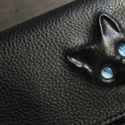 黒猫の長財布（表革：VACCHETTA800、仮セット猫目：ブルーeyes）約253ｇ 猫目選べます♪ 2枚目の画像